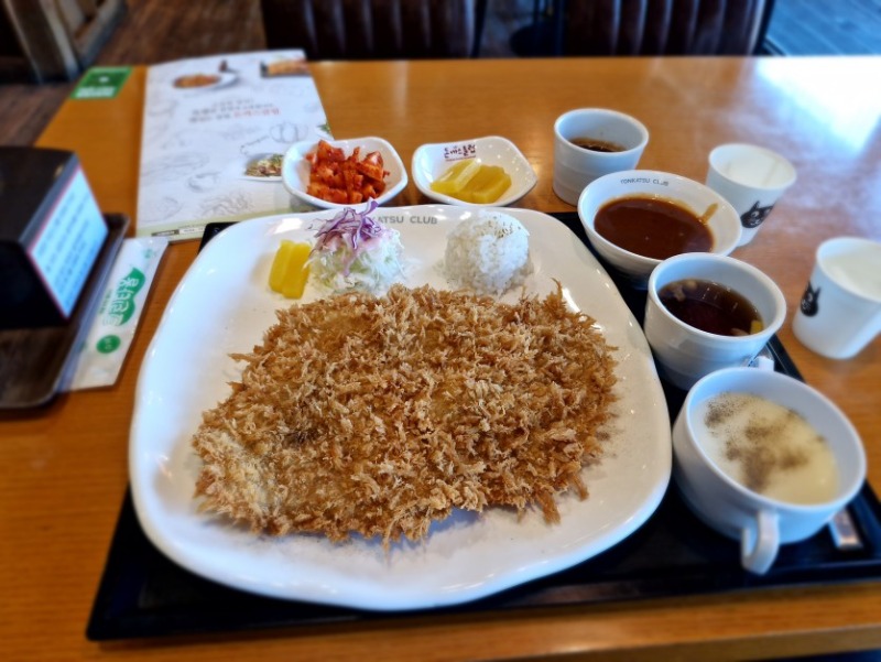 오늘은 외식하네요_ 점심은 늘 집에서 먹는데 오늘은 외식이네요...jpg