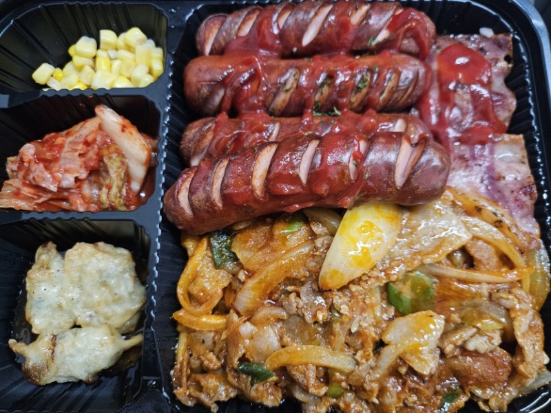 돈 잃고 밥이라도 맛있는거먹는중 - 그와중에 배고파서 꾸역꾸역 잘넘어가노 ㅋ.jpg